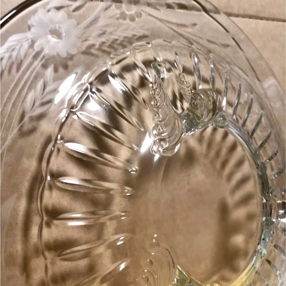 CAMBRIDGE Clear Glass Footed Centerpiece With Etched Floral Design 14”